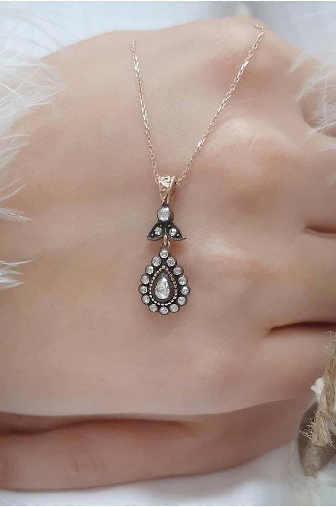 Elmas Gül Damla Kolye 0,33 Karat