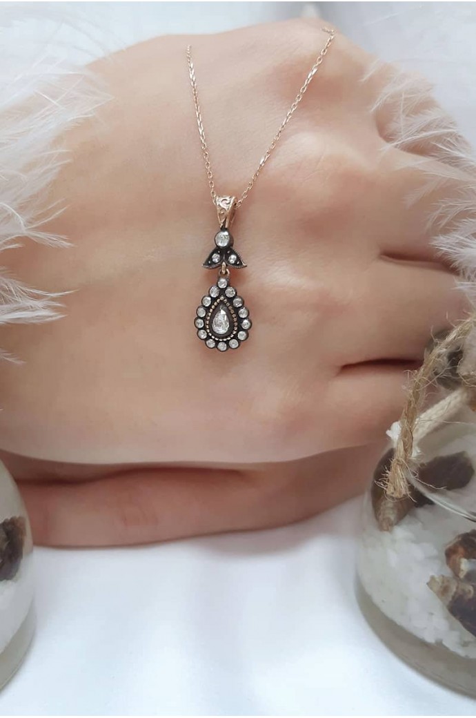 Elmas Gül Damla Kolye 0,33 Karat