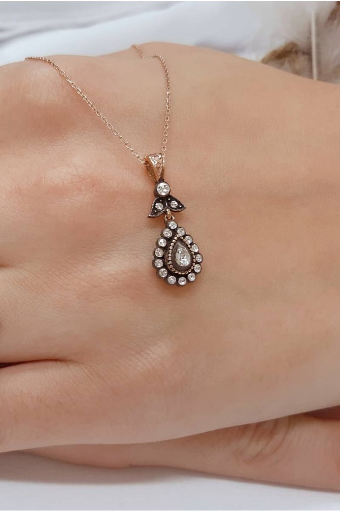 Elmas Gül Damla Kolye 0,33 Karat