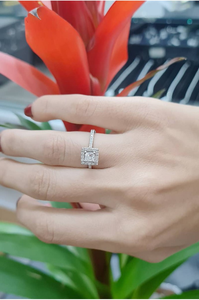 Tektaş Pırlanta Yüzük Prenses Kesim 0,65 Karat