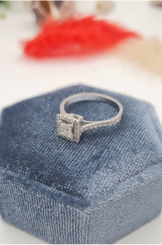 Tektaş Pırlanta Yüzük Prenses Kesim 0,65 Karat