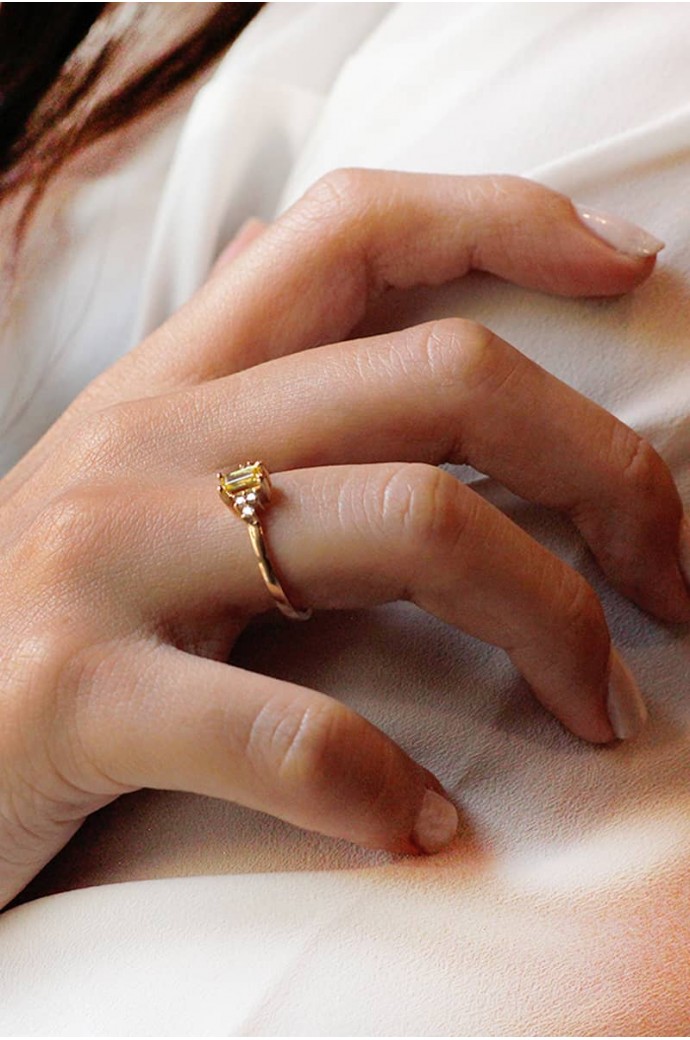 Günlük Minimal Safirli Pırlantalı Yüzük 0,76 Karat 