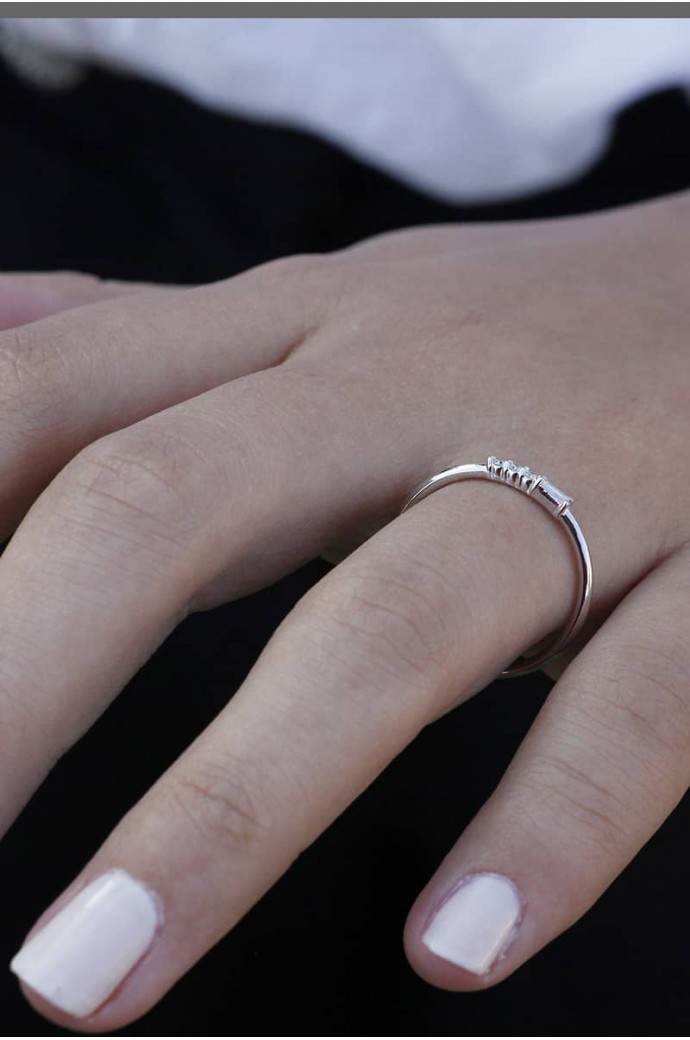 Günlük Minimal Pırlantalı Baget Yüzük 0,08 Karat 