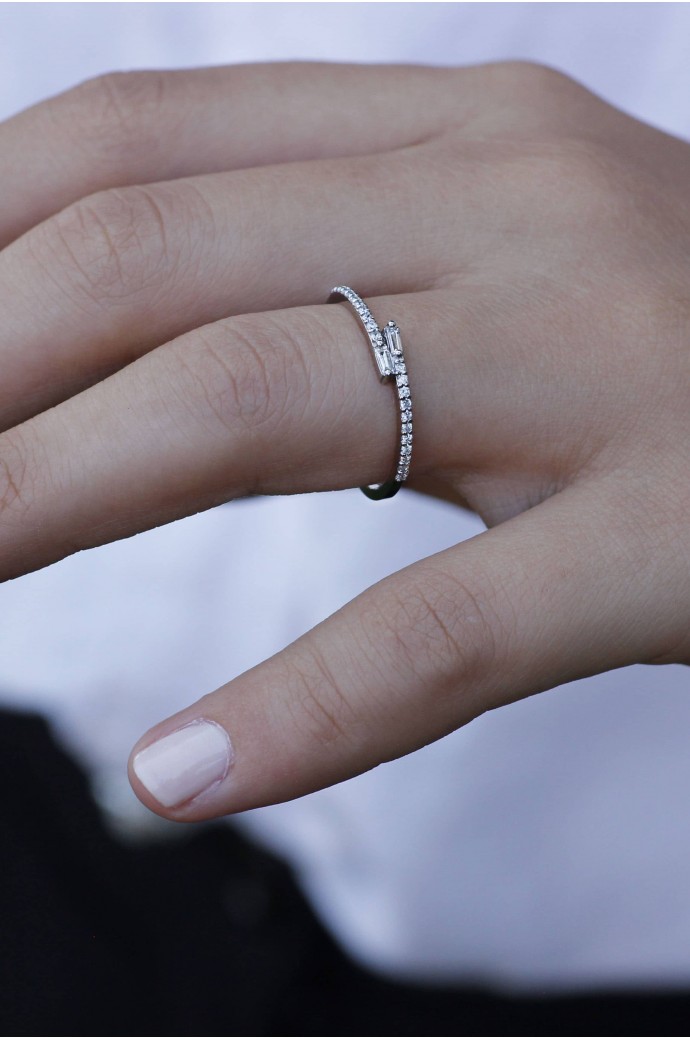 Günlük Minimal Baget Pırlantalı Yüzük 0,14 Karat 