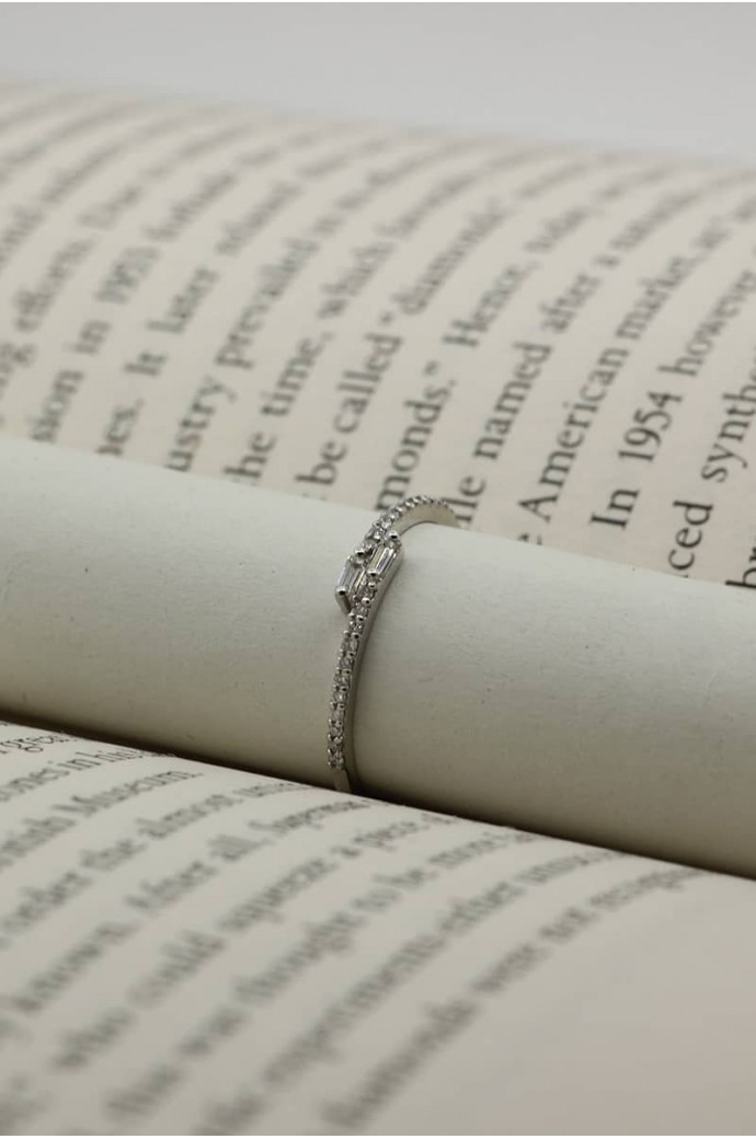 Günlük Minimal Baget Pırlantalı Yüzük 0,14 Karat 