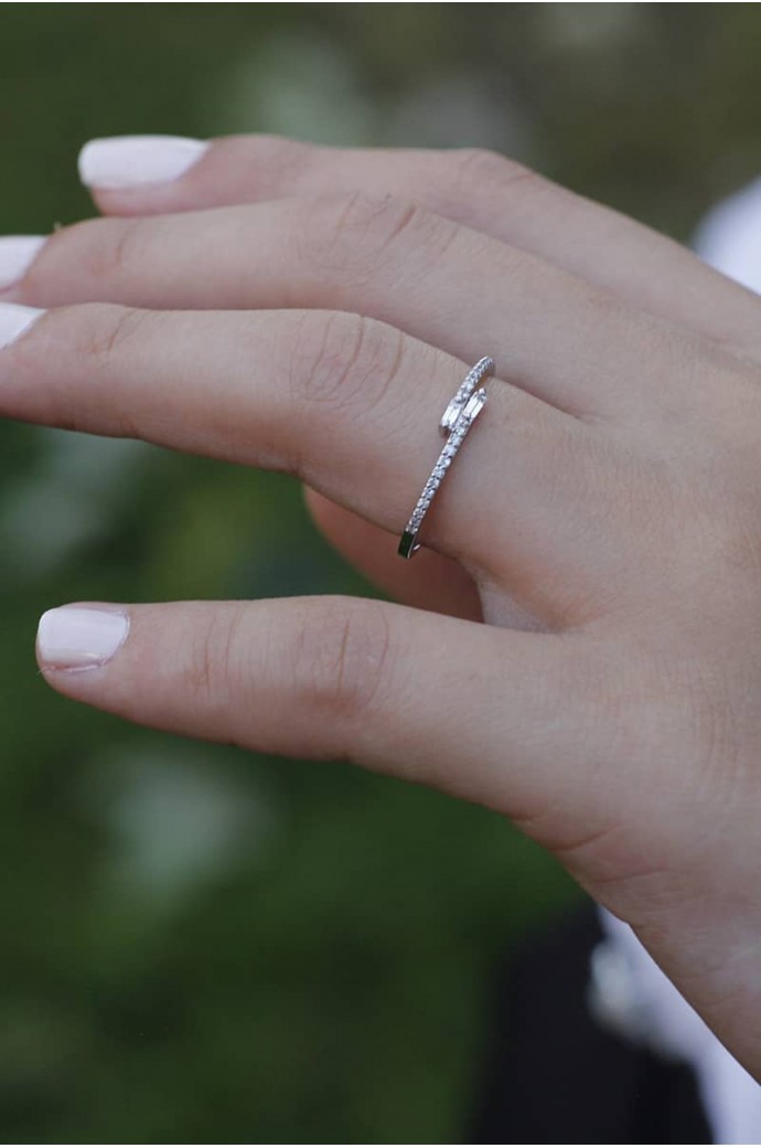 Günlük Minimal Baget Pırlantalı Yüzük 0,14 Karat 