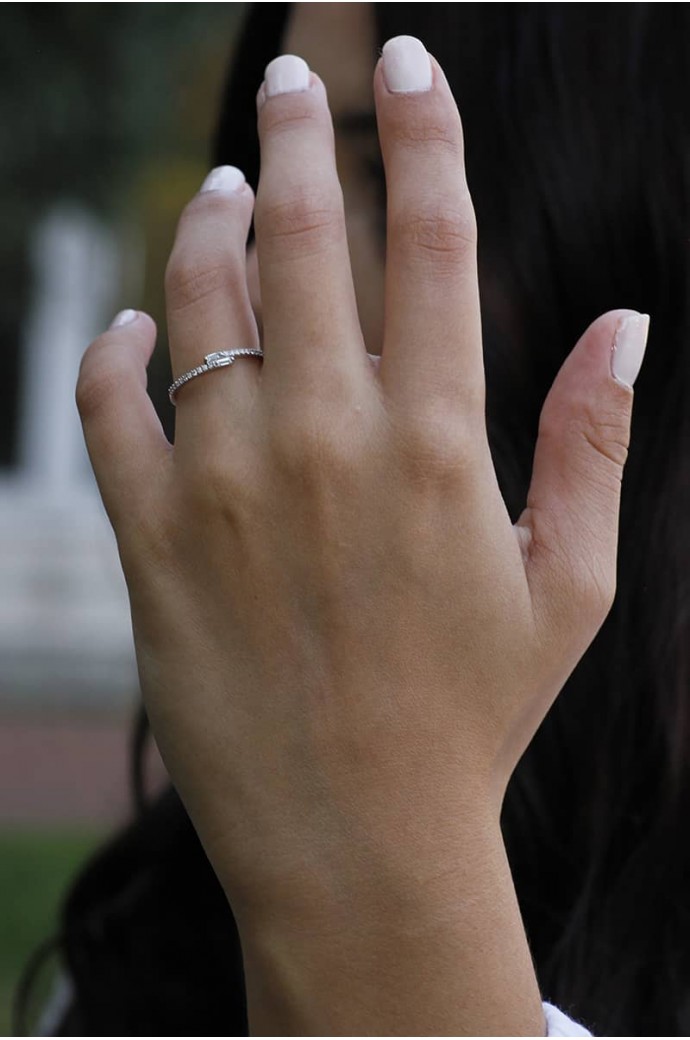 Günlük Minimal Baget Pırlantalı Yüzük 0,14 Karat 