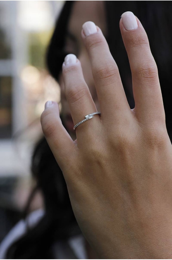 Günlük Minimal Baget Pırlantalı Yüzük 0,14 Karat 