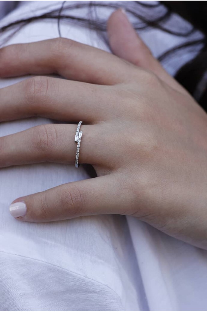 Günlük Minimal Baget Pırlantalı Yüzük 0,14 Karat 