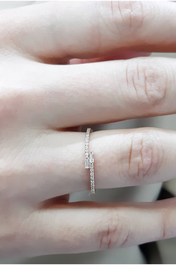 Günlük Minimal Baget Pırlantalı Yüzük 0,14 Karat 