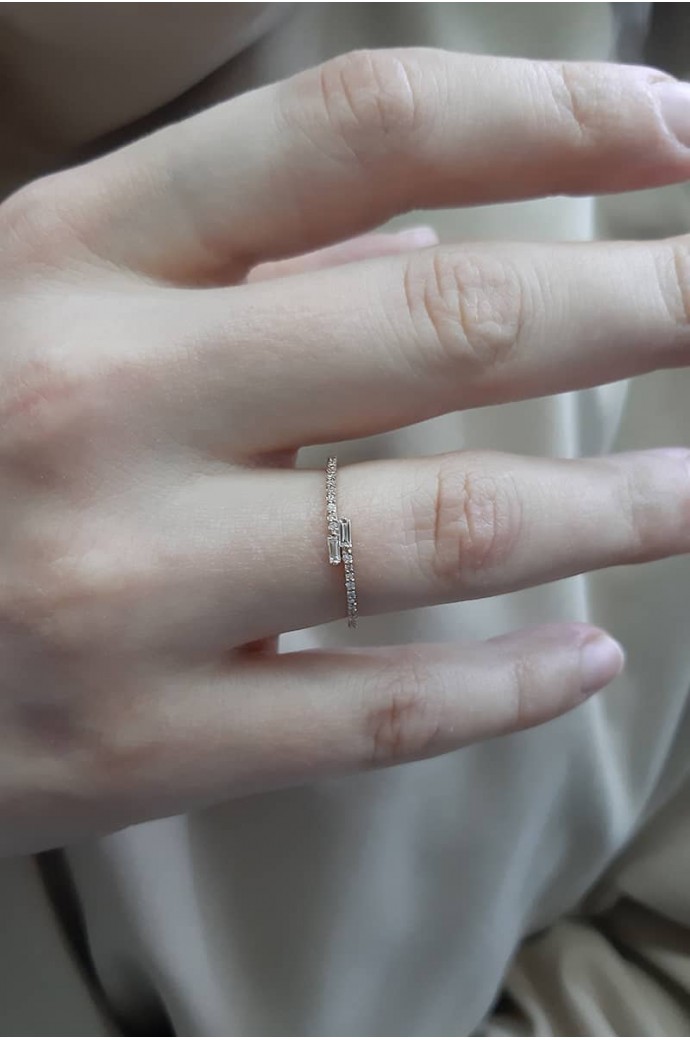 Günlük Minimal Baget Pırlantalı Yüzük 0,14 Karat 