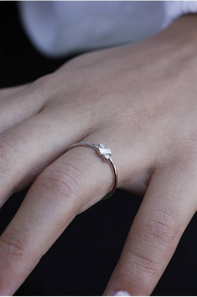 Günlük Minimal Baget Pırlantalı Yüzük 0,08 Karat 