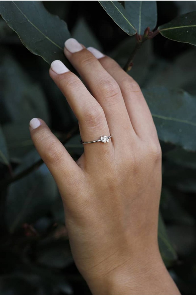 Günlük Minimal Baget Pırlantalı Yüzük 0,08 Karat 