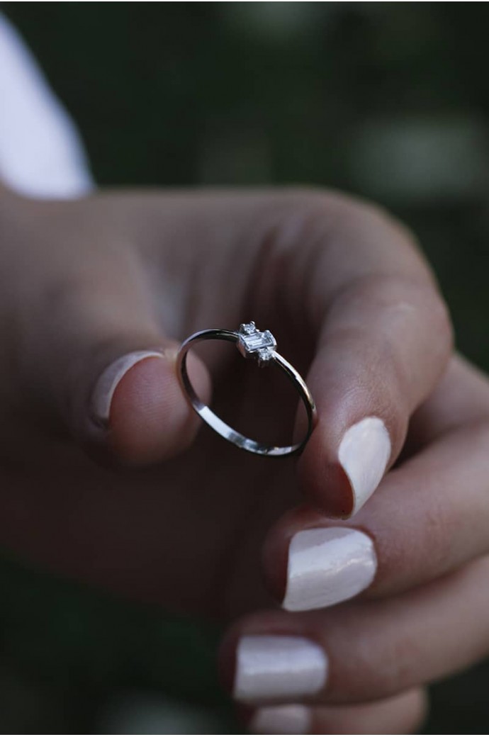 Günlük Minimal Baget Pırlantalı Yüzük 0,08 Karat 