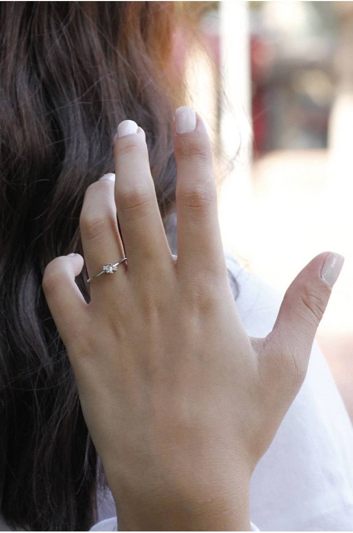 Günlük Minimal Baget Pırlantalı Yüzük 0,08 Karat 