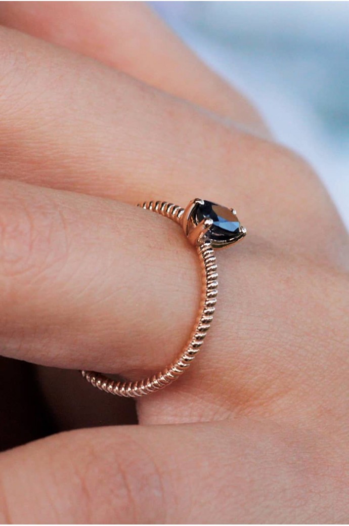 Günlük Minimal Safirli Yüzük 0,61 Karat 