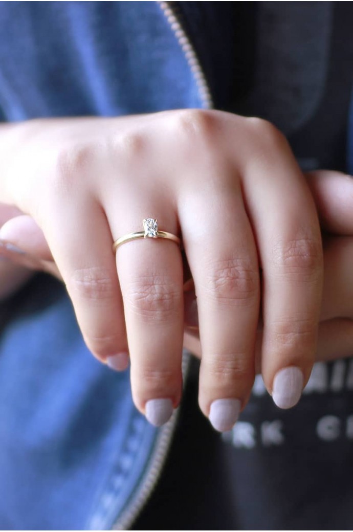 Tektaş Pırlanta Yüzük Oval Kesim 0,30 Karat 