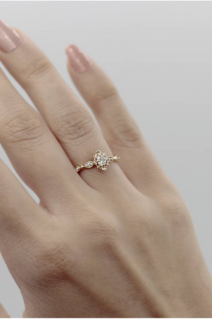 Tektaş Pırlanta Yüzük Oval Kesim 0,27 Karat 