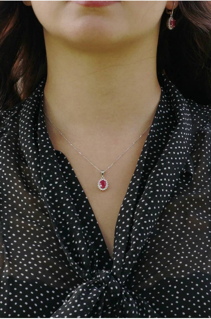 Yakutlu Pırlantalı Oval Kolye 1,48 Karat