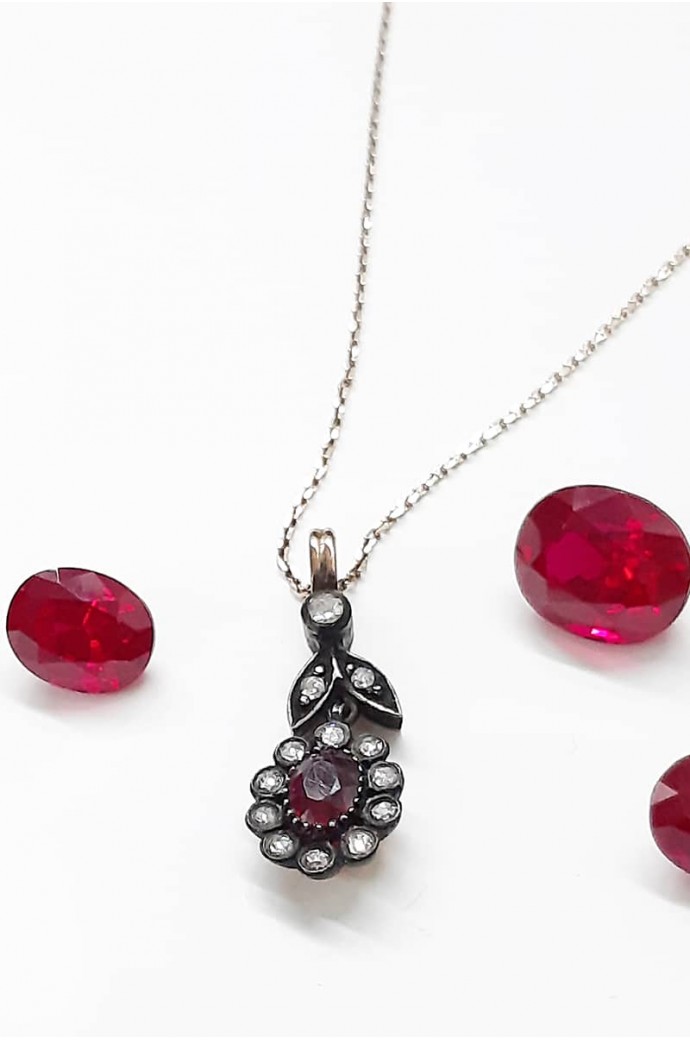 Yakutlu Elmas Oval Gül Kolye 0,50 Karat