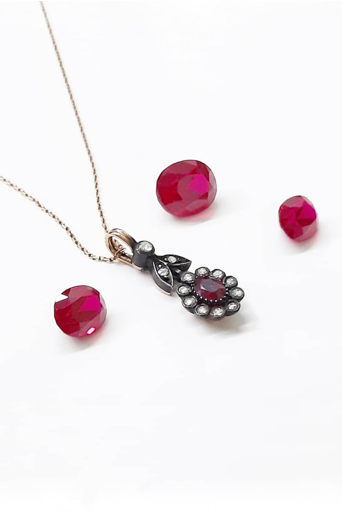 Yakutlu Elmas Oval Gül Kolye 0,50 Karat