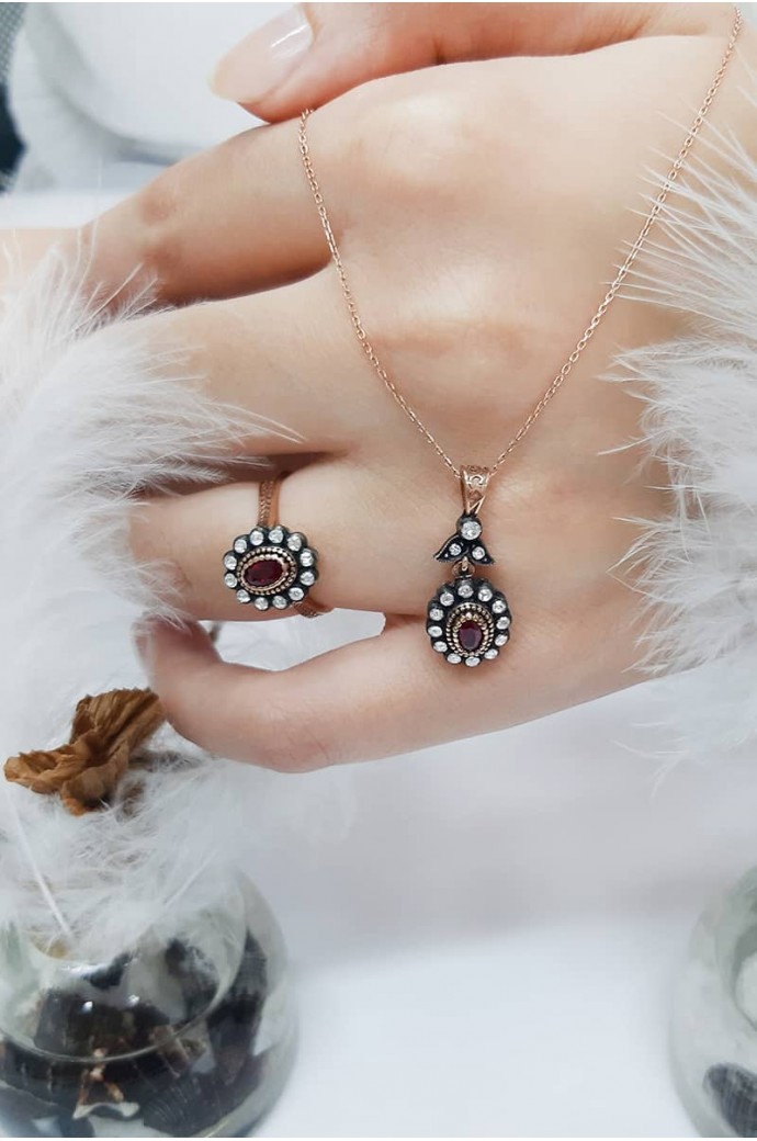 Yakutlu Elmas Oval Gül Kolye 0,54 Karat