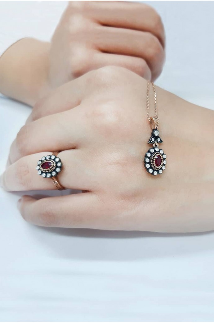 Yakutlu Elmas Oval Gül Kolye 0,54 Karat