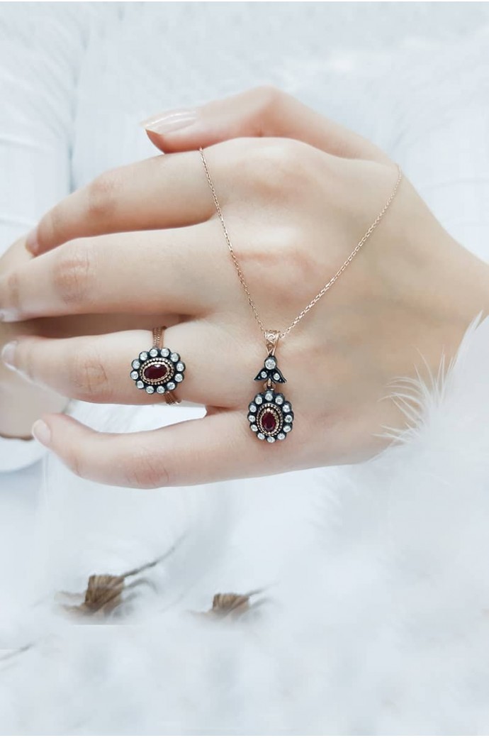 Yakutlu Elmas Oval Gül Kolye 0,54 Karat