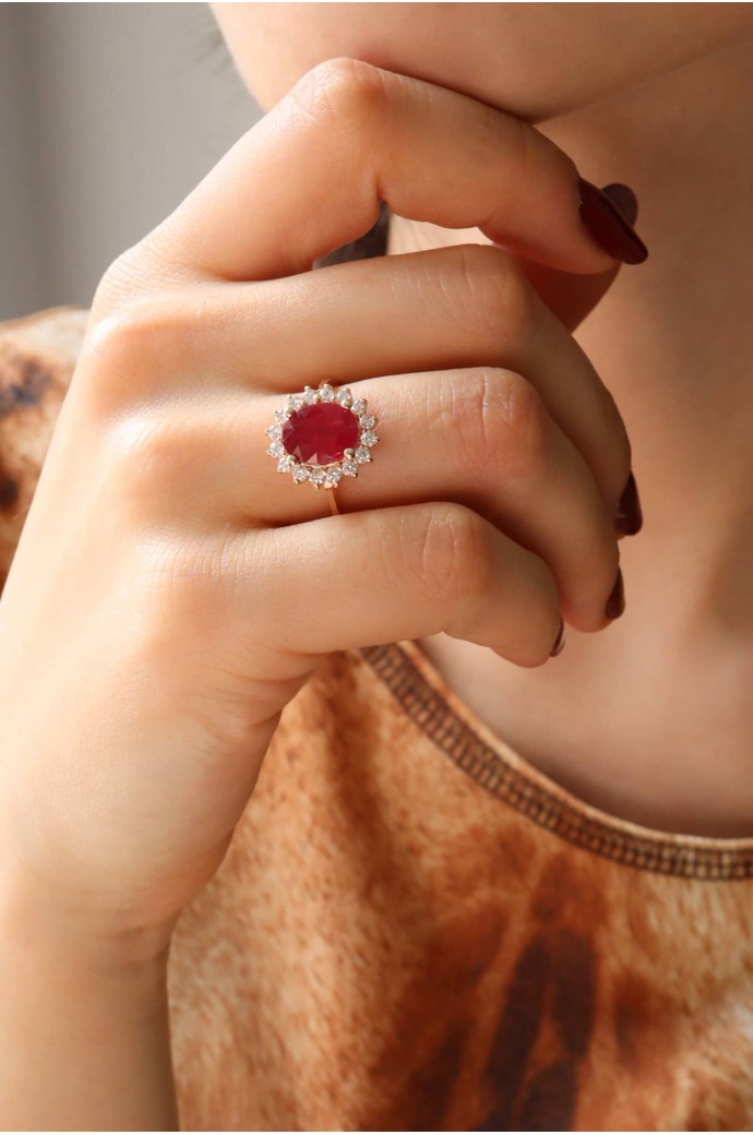 Yakutlu Pırlantalı Oval Yüzük 2,42 Karat