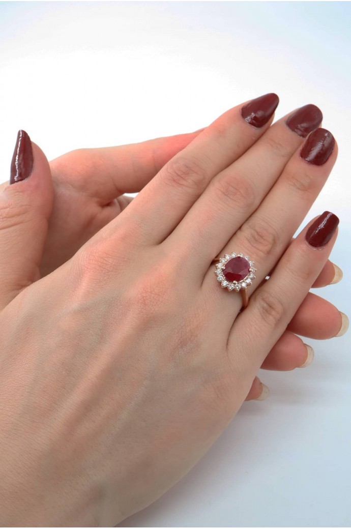 Yakutlu Pırlantalı Oval Yüzük 2,42 Karat