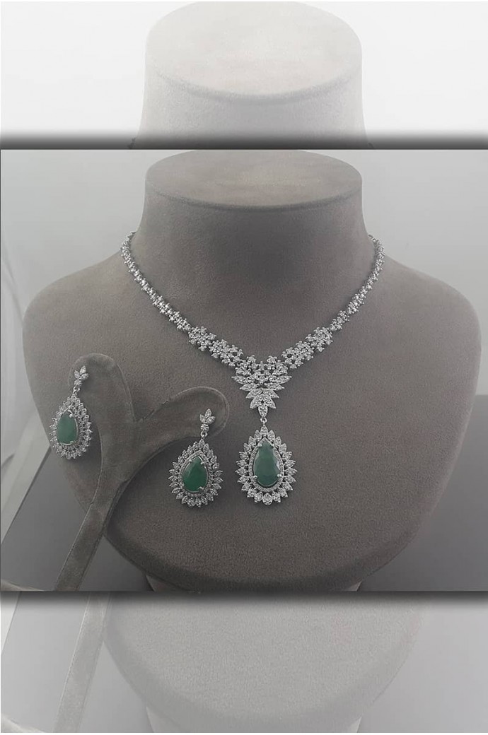 Zümrütlü Pırlantalı Fantazi Küpe  6,12 Karat