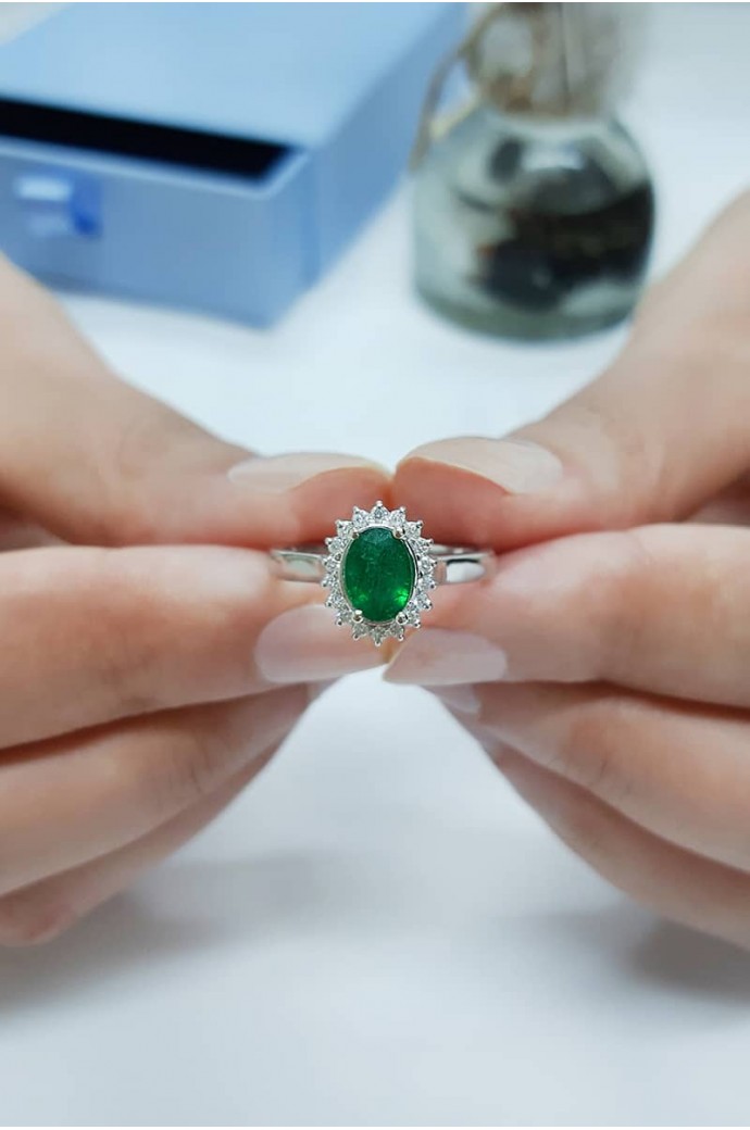 Zümrütlü Pırlantalı Yüzük 0,95 Karat