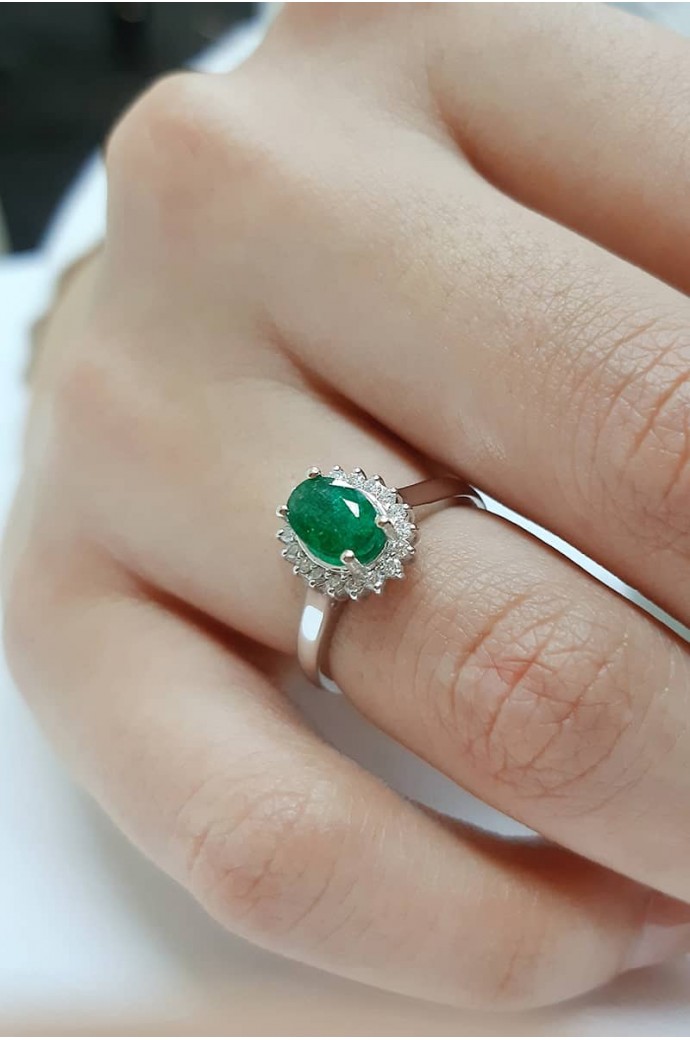 Zümrütlü Pırlantalı Yüzük 0,95 Karat