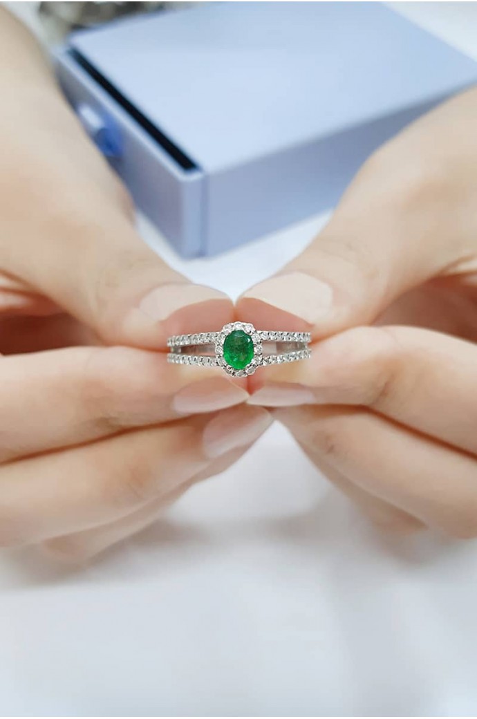 Zümrütlü Pırlantalı Yüzük 0,81 Karat